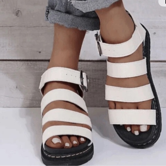 Sincerely Jules Daring Chunky Lug Vegan Flatform Sandal Women's White Size 7.5 - Picture 1 of 16